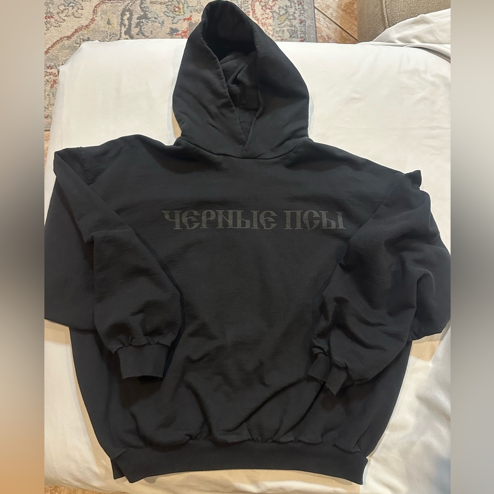 Yeezy Gosha Vultures 2  Hoodie in Black 
Minimalist Streetwear Essential Unisex